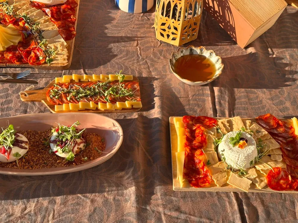 Mesa de evento montada pelo chef